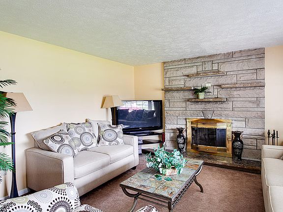 5th image of 8405 Summer Haven Ct