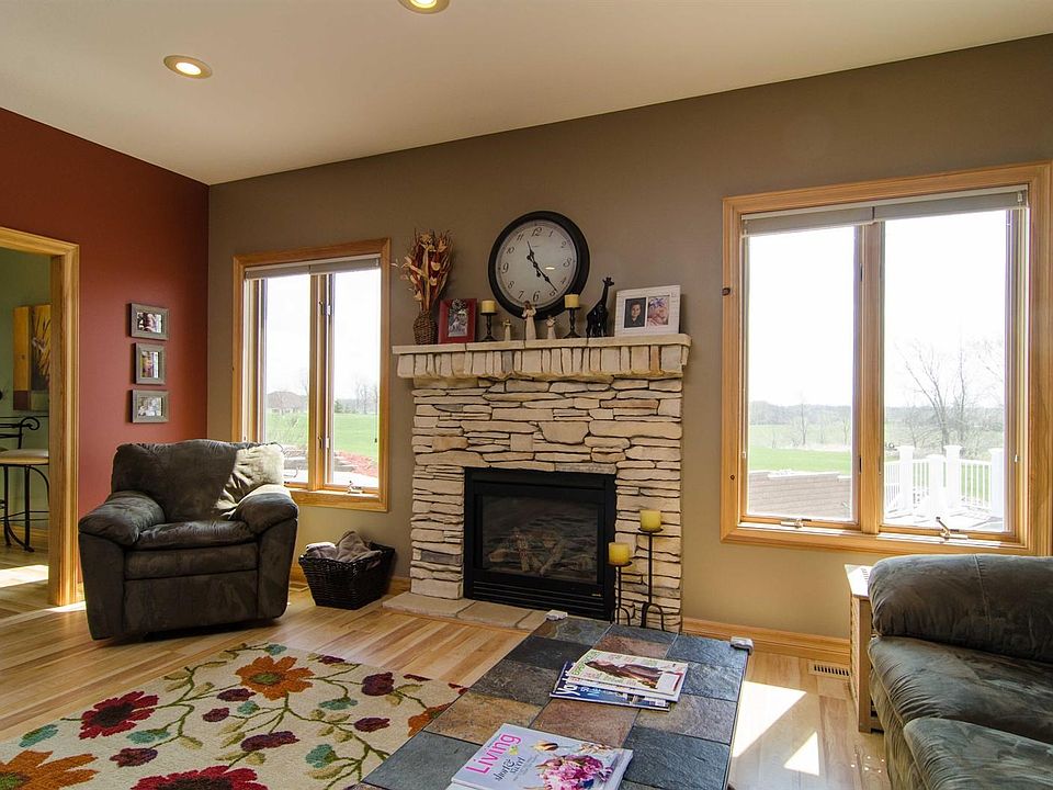 1st image of 981 Rosewood Cir