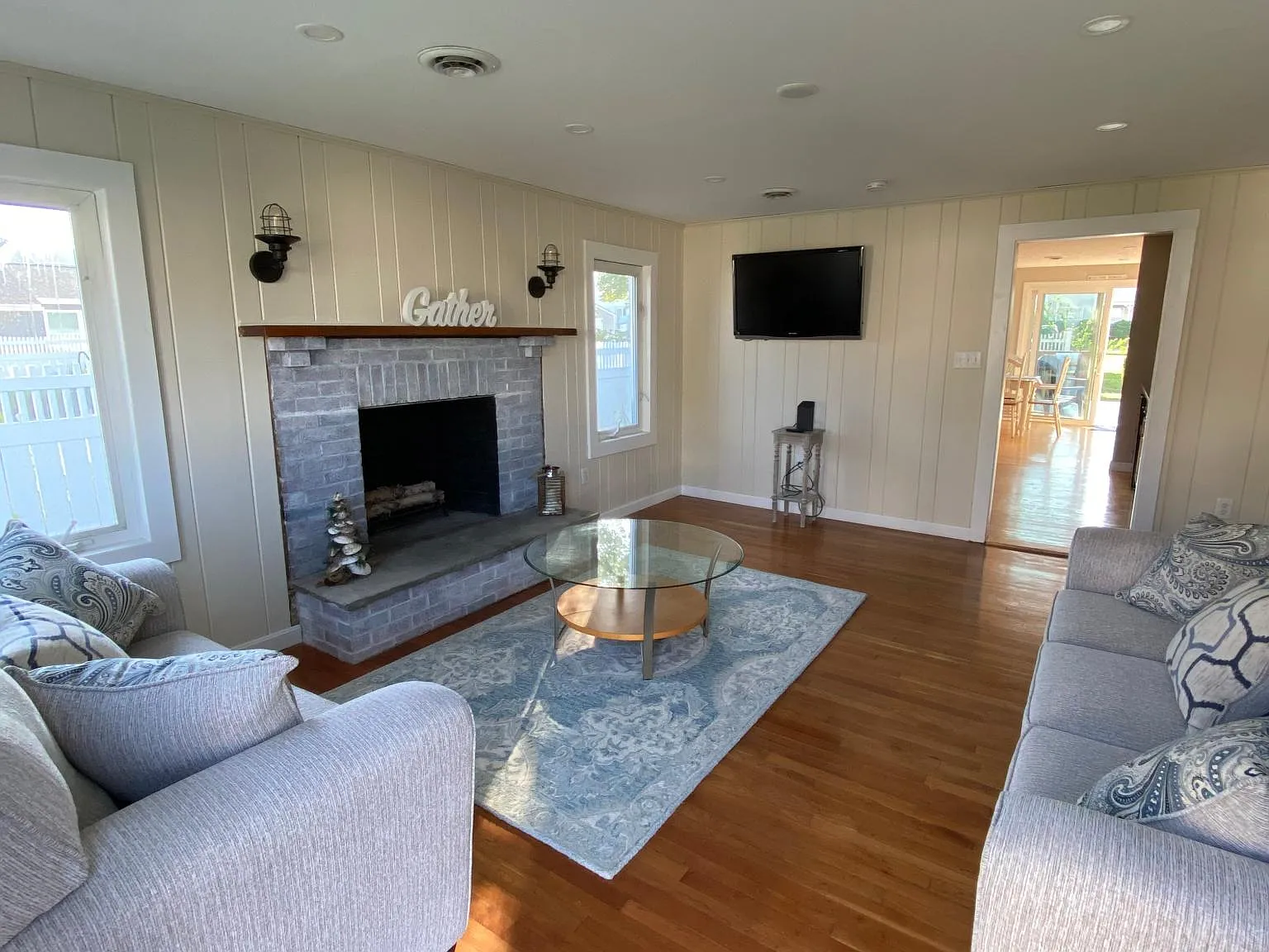 3 bed, 1000 sqft, $2,400 — Photo 2