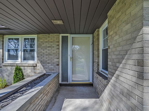 4th image of 2256 Tremont Blvd NW