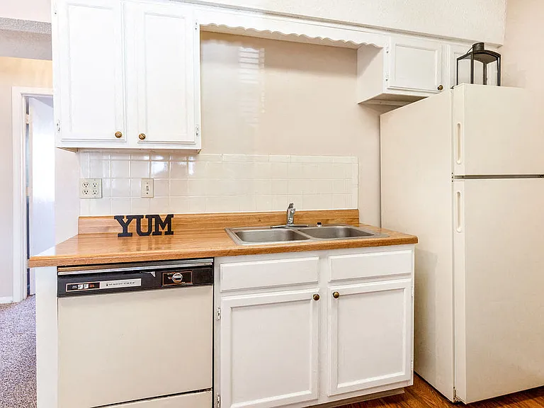 Classic Kitchen - 1 Bedroom