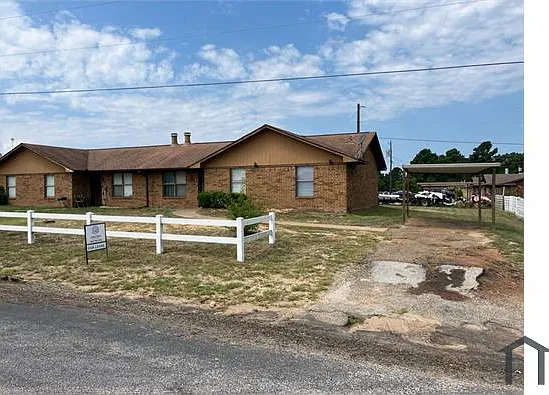 3 bed, 1272 sqft, $1,299 — Photo 1