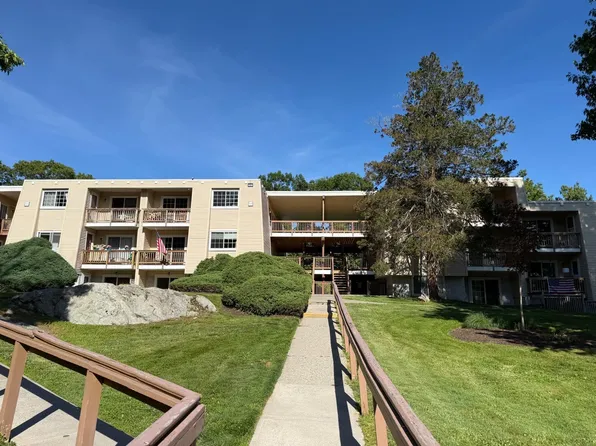 506 Fox Run Ln, Carmel, NY 10512