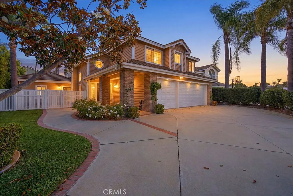 5 bed, 3.5 bath, 3257 sqft, $9,250 — Photo 2