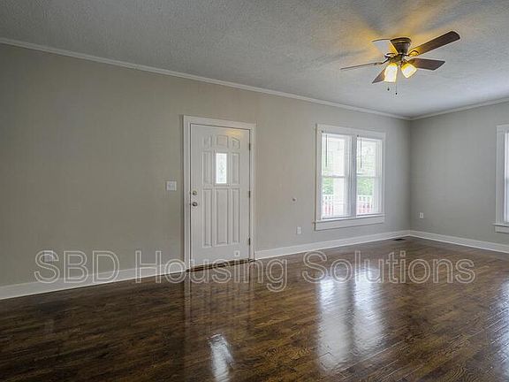 4th image of 1542 S Willow Ave