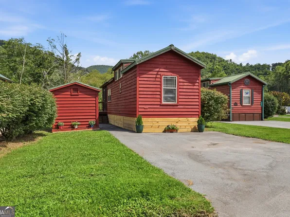 446 River Vista Dr, Dillard, GA 30537