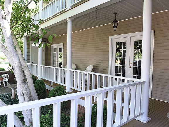 4th image of 704 Huntington St