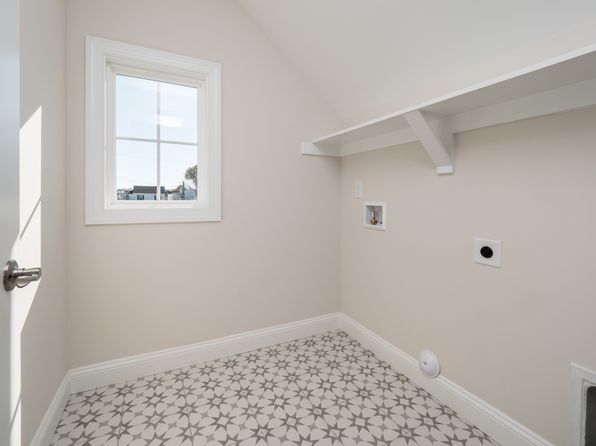 virginia-beach-virginia-402647318 picture