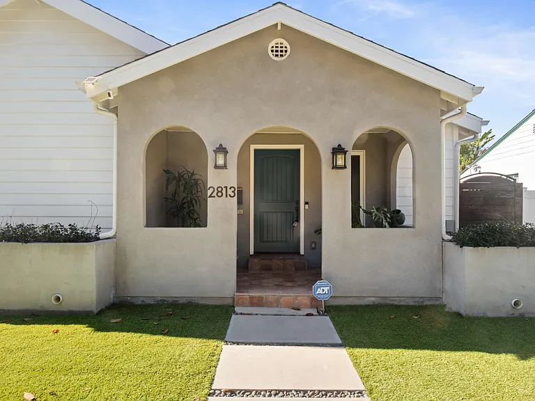 2813 Military Ave — Photo 4