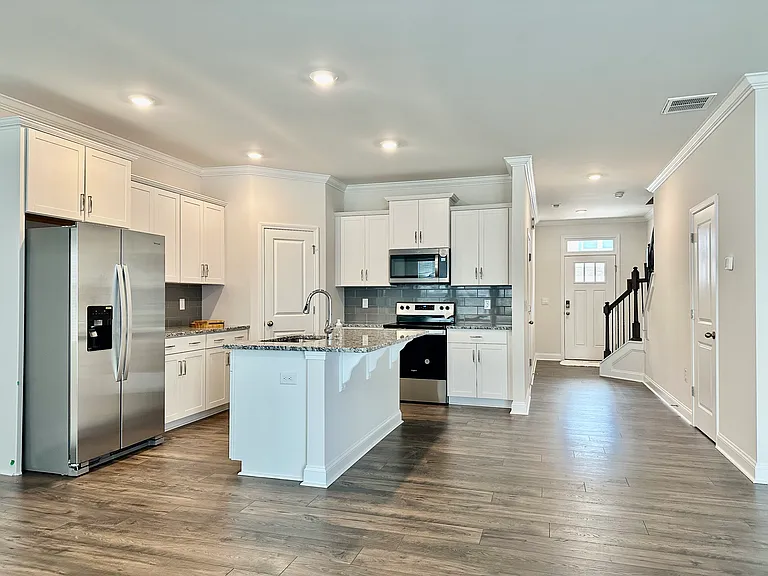 175 Creekview Rd — Photo 1