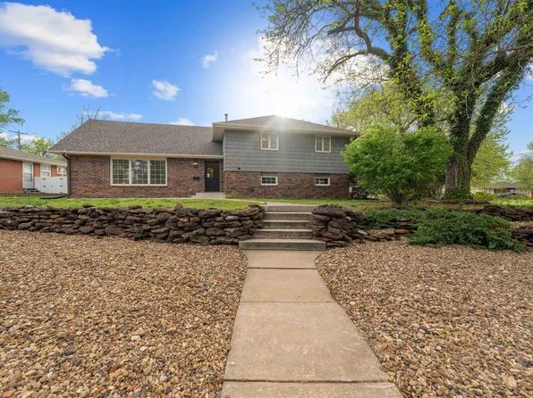 452 Camden Dr, Salina, KS 67401