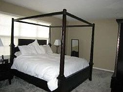 Master Bedroom (includes huge walk in closet and bathroom with Saoking Tud