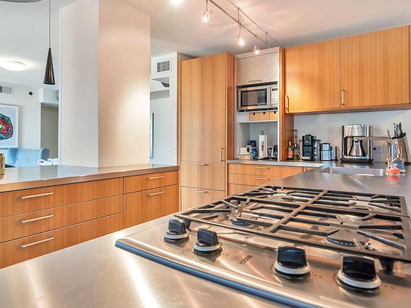 4th image of 4808 N 24th St Unit 1405