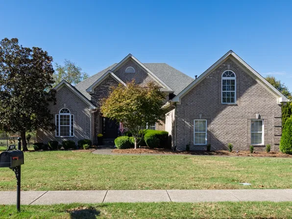 1059 Pittman Dr, Gallatin, TN 37066