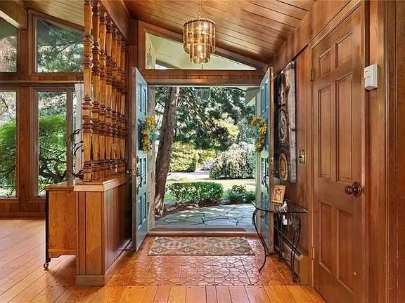 3rd image of 14 Woodlake Dr