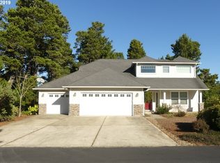 1025 Royal Saint George Dr, Florence, OR 97439