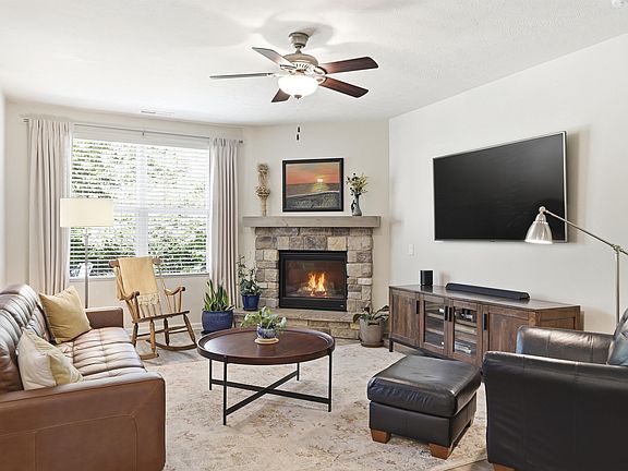 5th image of 1132 Sunset Blvd