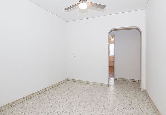 4th image of 20-60 23rd St #1