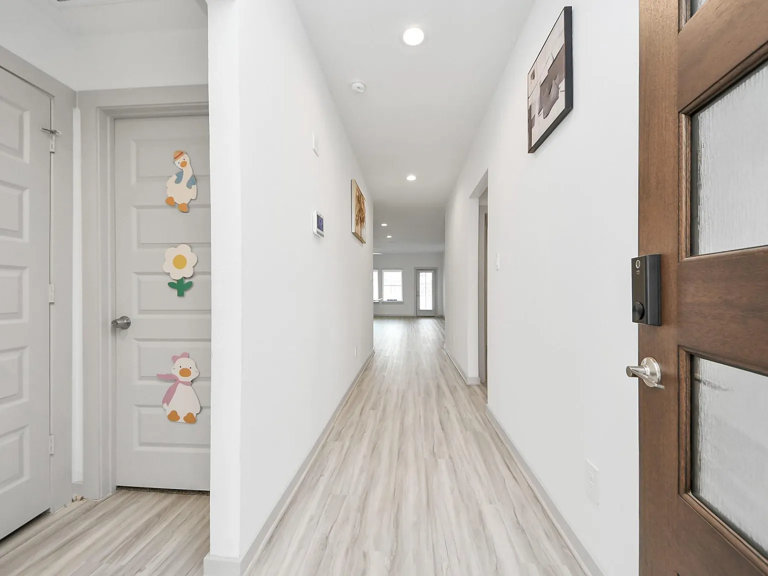 4 bed, 2.0 bath, 1749 sqft, $2,200 — Photo 2