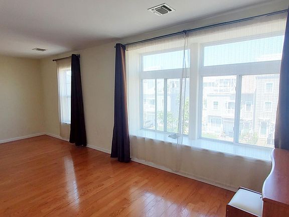 4th image of 6415 Ocean Ave S #B