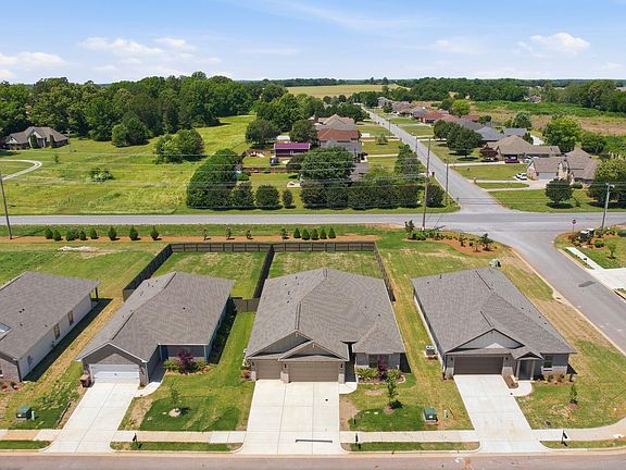 3rd image of 12402 Whitcomb Cir