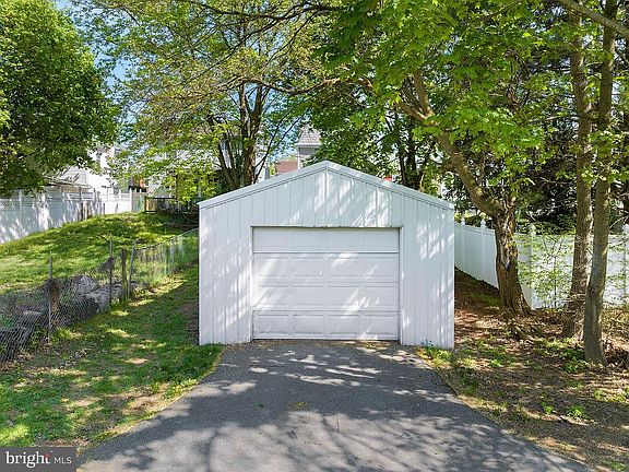 3rd image of 44 Clayton Ave