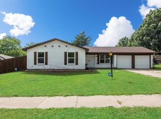 205 Rhineland Rd, Benbrook, TX 76126