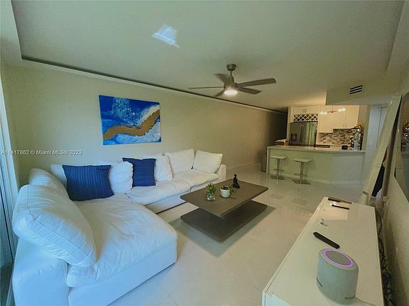 4th image of 8373 Lake Dr #8373