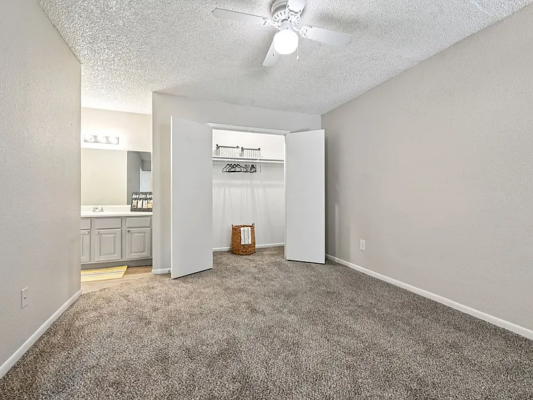 Pine Creek Apartments — Photo 24