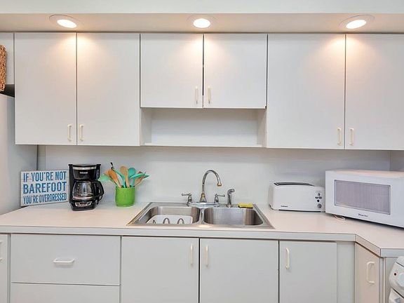 3rd image of 28 S Palmway APT 2