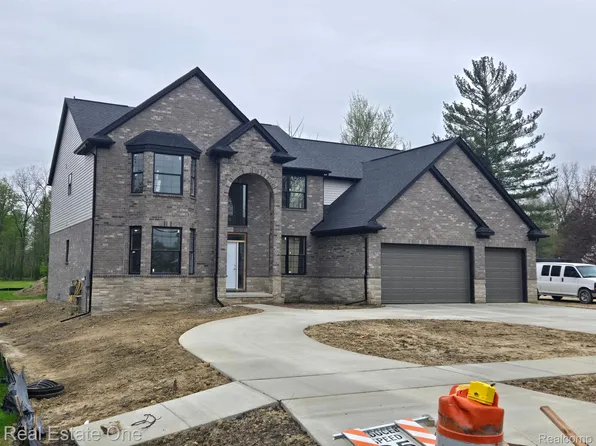 4189 Forsyth Dr, Troy, MI 48085
