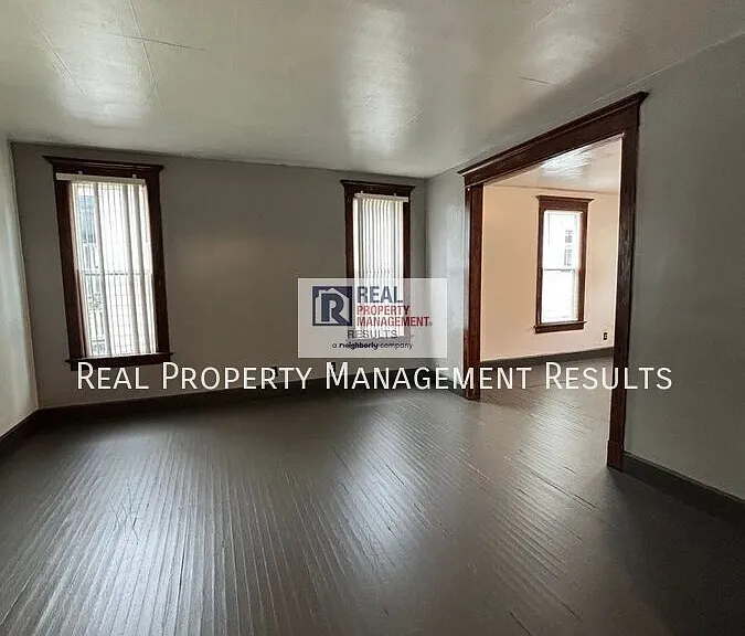815 E Gum St — Photo 3