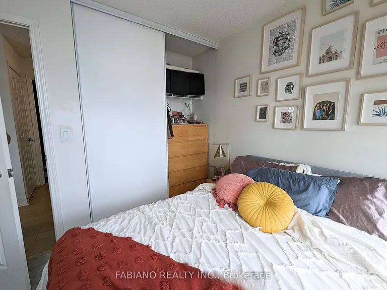 19 Grand Trunk Cres #3302 — Photo 13