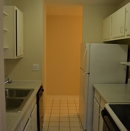 2nd image of 607 W Wrightwood Ave APT 302