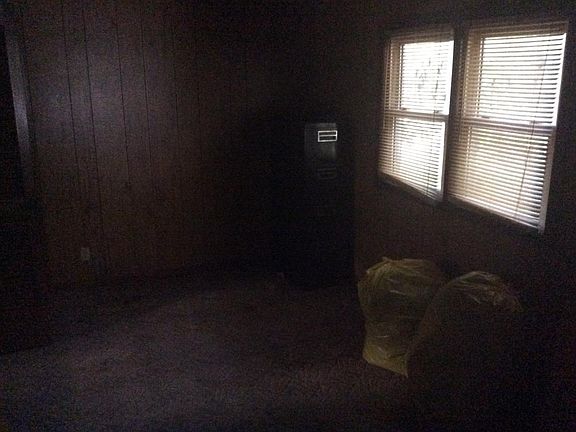 4th image of 136 Logan St
