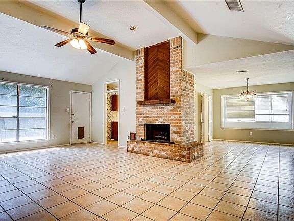 3rd image of 3523 Windmoor Dr