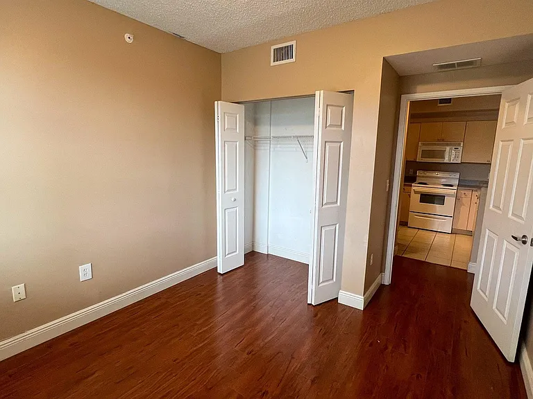 7950 N Nob Hill Rd #203 — Photo 17