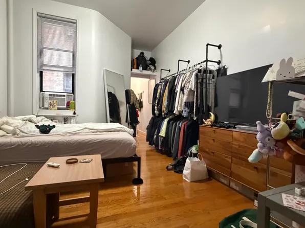 136 Irving Avenue image 1 of 7