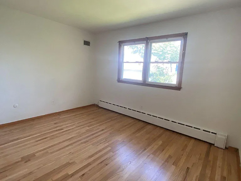 100 E 7th St #1 — Photo 12