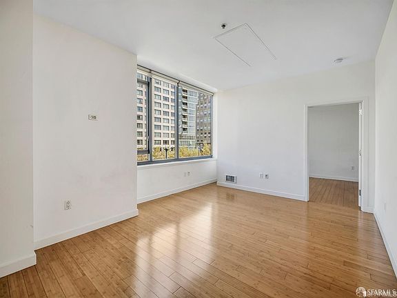 4th image of 260 King St Unit 365