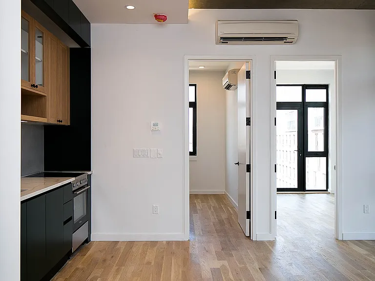 44 Kent St #418 — Photo 2