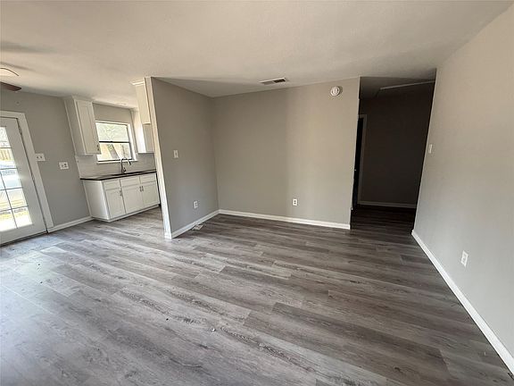 3rd image of 109 Ray St