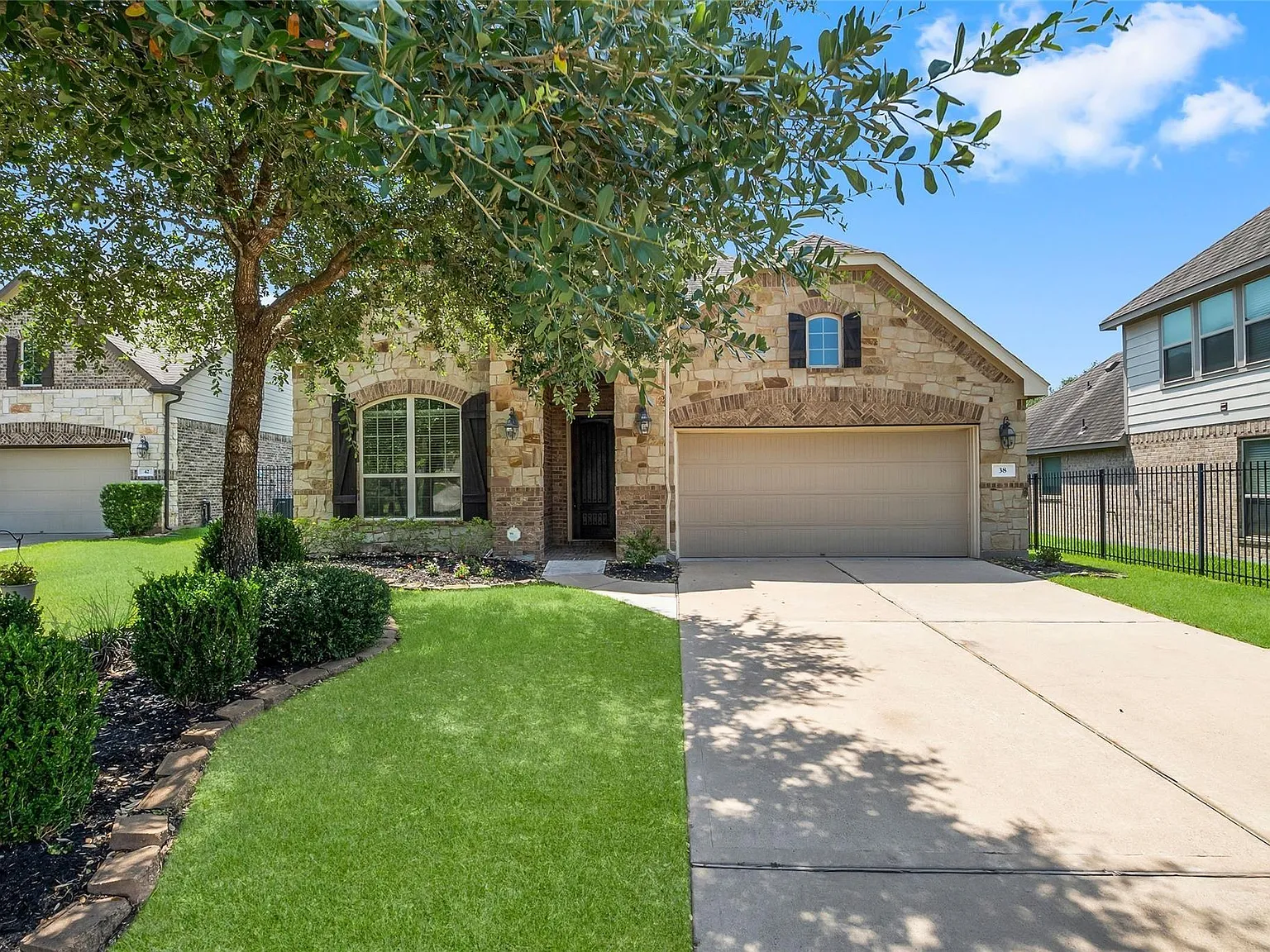 4 bed, 3.5 bath, 2679 sqft, $2,895 — Photo 1