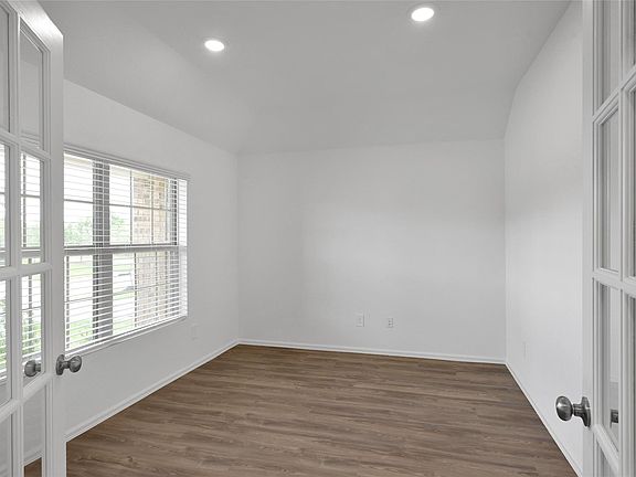 5th image of 3609 Oakvale Dr