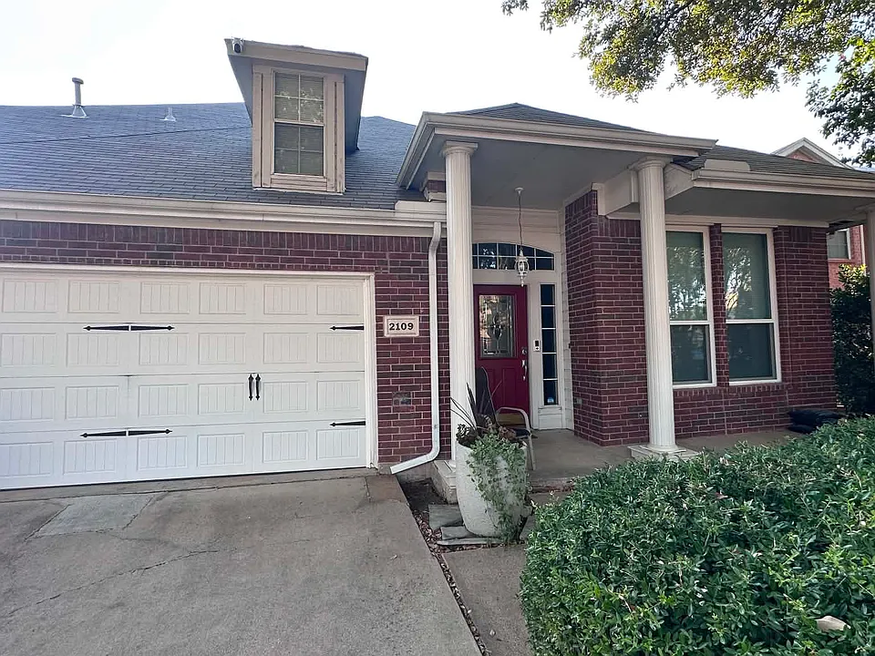 2109 Wentworth Dr