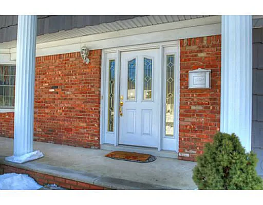 24 Desmet Ave photo 1