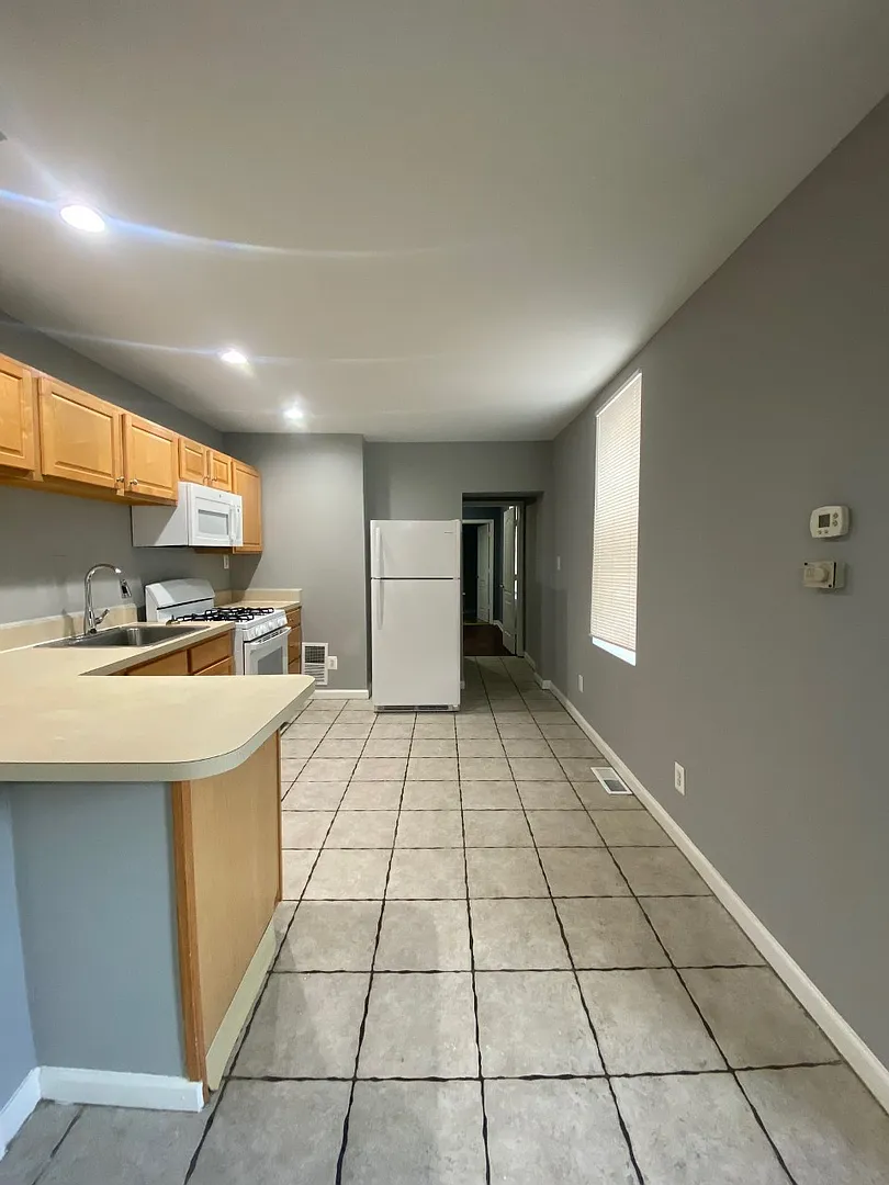 Dundalk - 3 bedrooms and 2.5 baths Available! — Photo 2