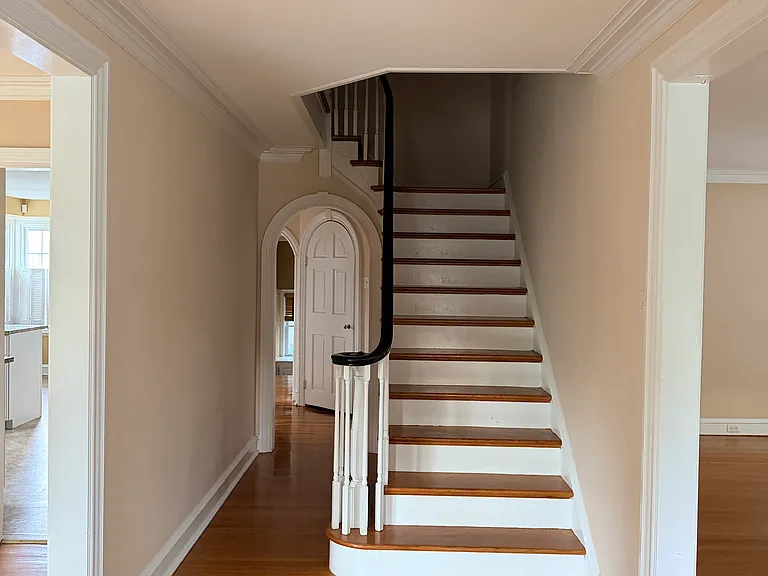 1356 Arbordale Rd — Photo 2