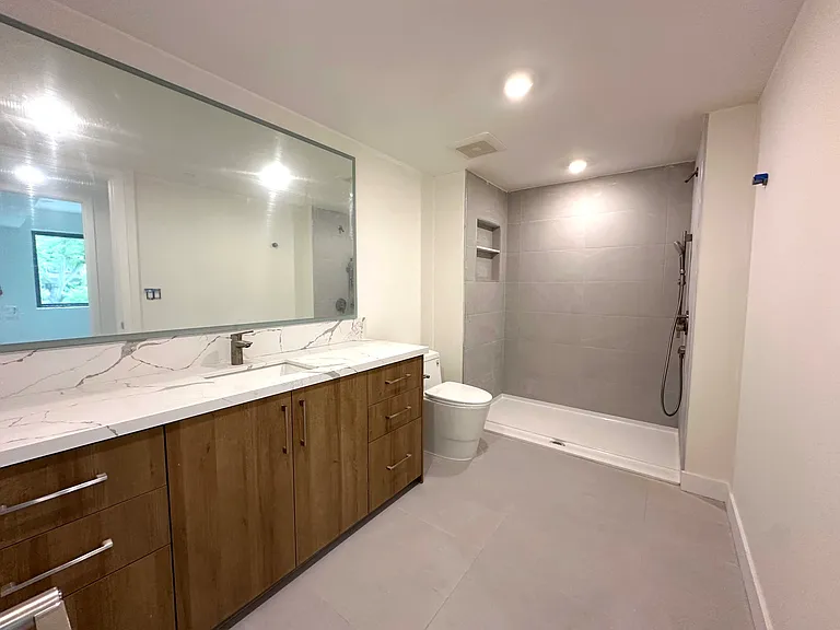 941 N Martel Ave #102 — Photo 42