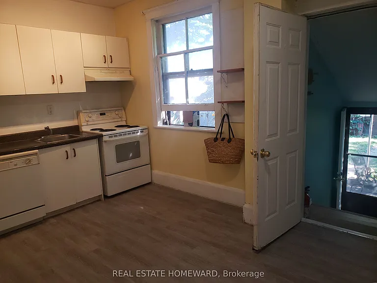 687 Dupont St #2 — Photo 7